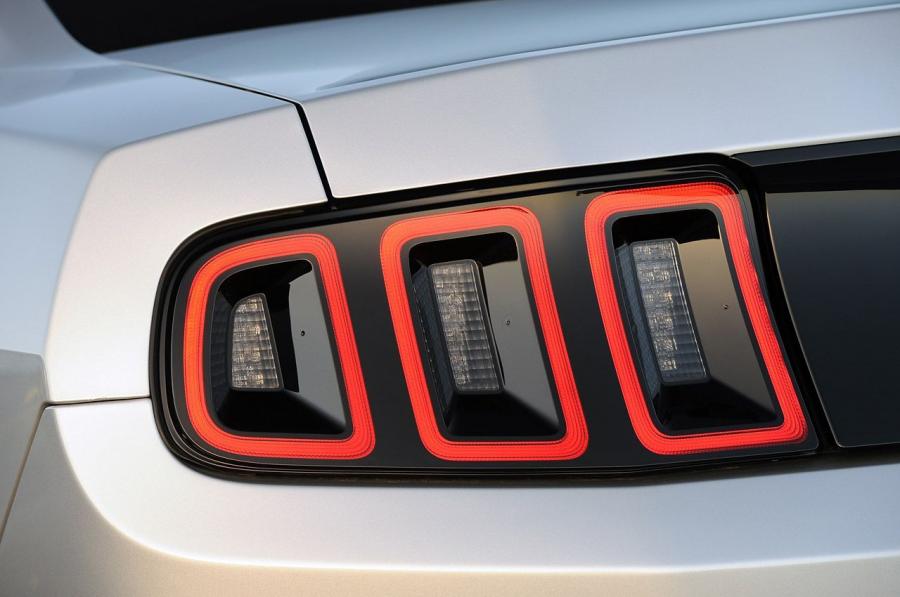  Ford Mustang V6 2012 года  (фото 98 из 133)